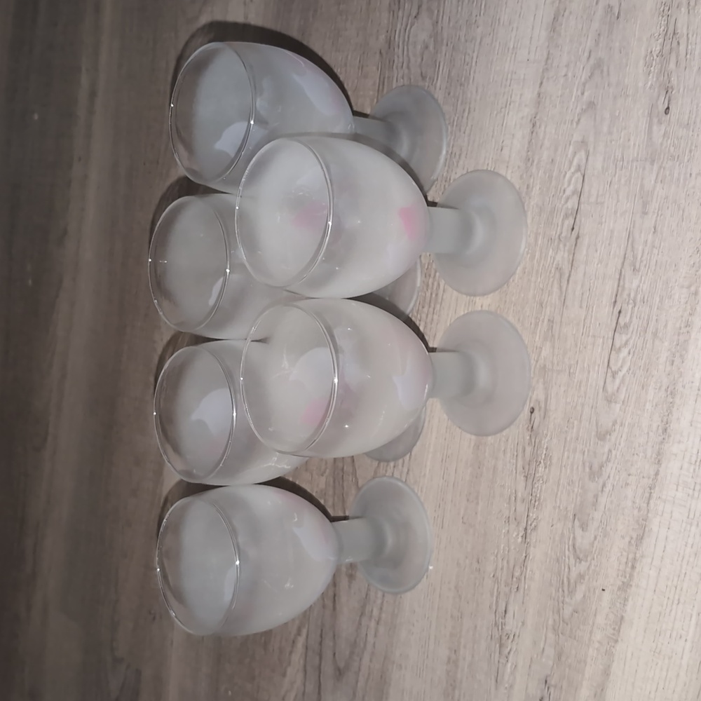 Utterly delightful set of 6 frosted luminarc glasses from France